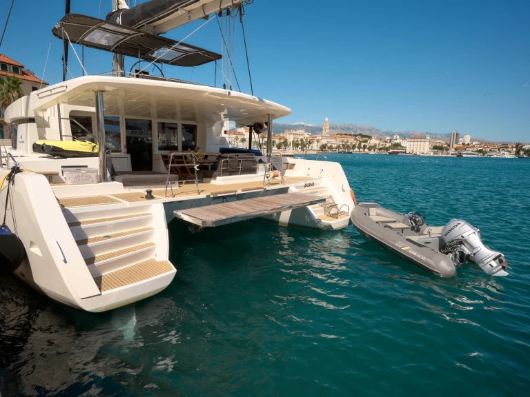 Hyra Katamaran  med eller utan skeppare Bénéteau Bonifacio 