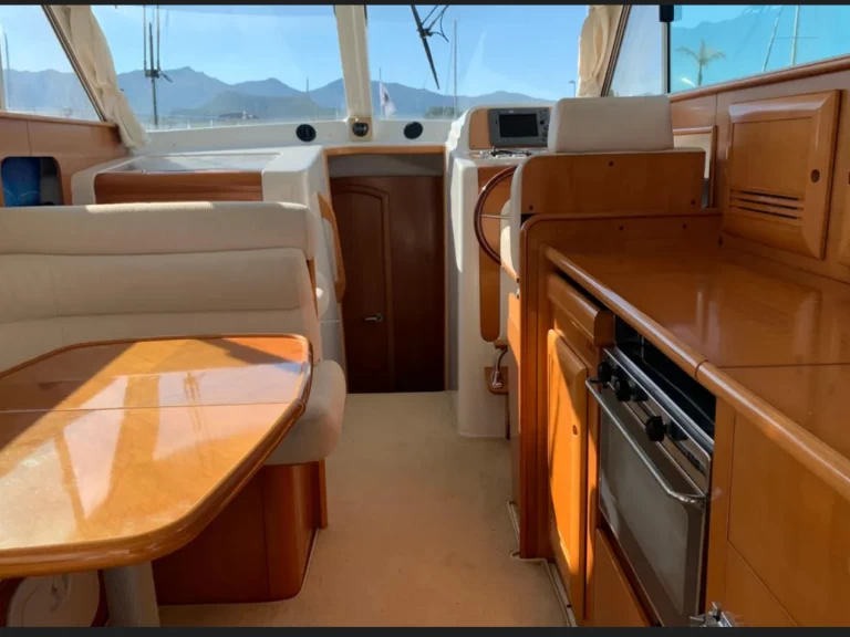 Yacht charter Roses billig Antares 10.80 Fly