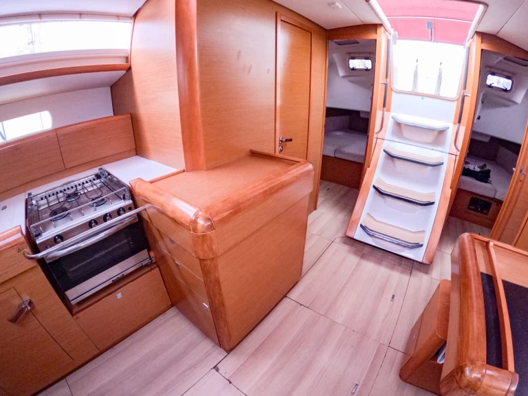 Hyr en Jeanneau Sun Odyssey 519 San Miguel De Abona 