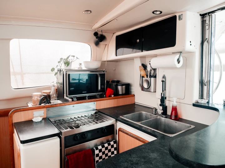 Hyra Katamaran  med eller utan skeppare Leopard San Blas Islands 