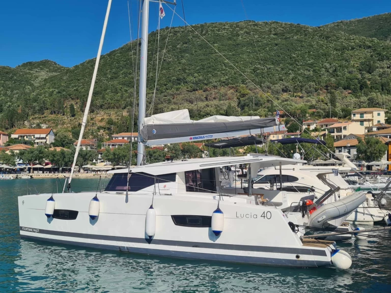 Hyr en Fountaine Pajot Lucia 40 Ligia 