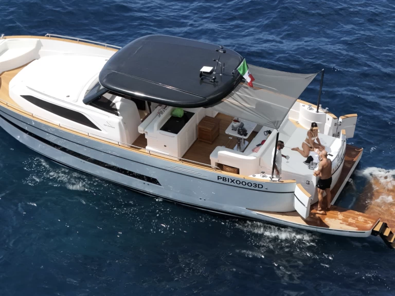 Uthyrning Motorbåt  Apreamare med en båtlicens 