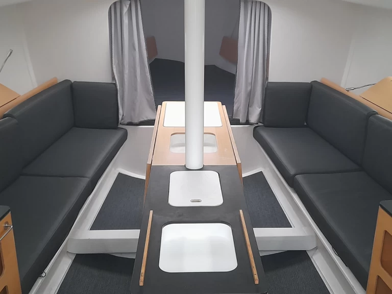 Uthyrning Segelbåt  Pogo Structures med en båtlicens 