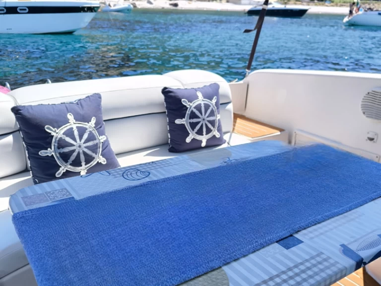 Chaparall  2835ss charter bareboat eller skeppad i Terracina