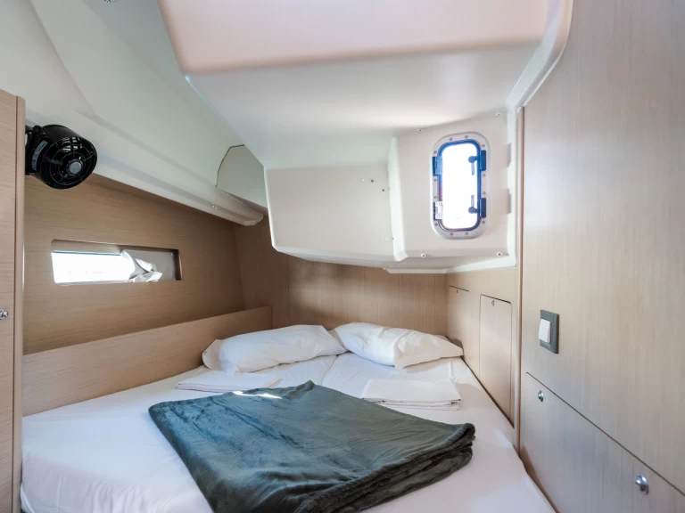 Yacht charter Olbia billig Oceanis 40.1