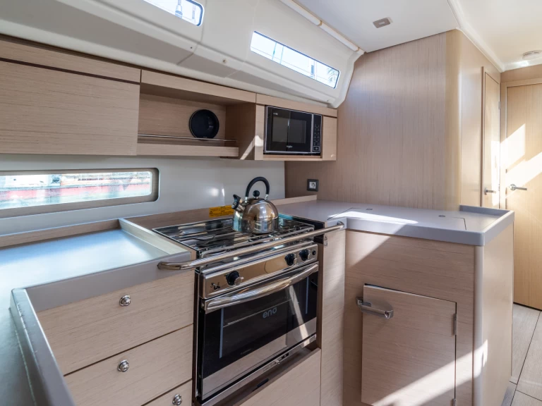 Hyra Segelbåt  med eller utan skeppare Bénéteau Olbia 