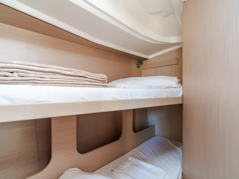 Uthyrning Segelbåt  Bénéteau med en båtlicens 