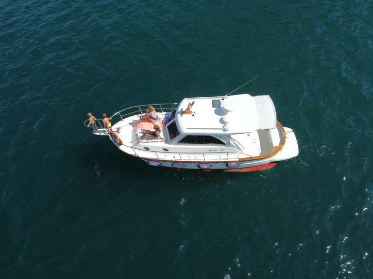 Hyra Motorbåt  med eller utan skeppare Sciallino Lovere 