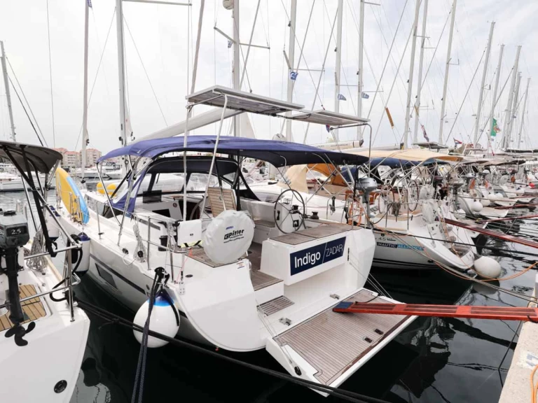 Bavaria Bavaria C45 Holiday charter bareboat eller skeppad i Murter-Kornati