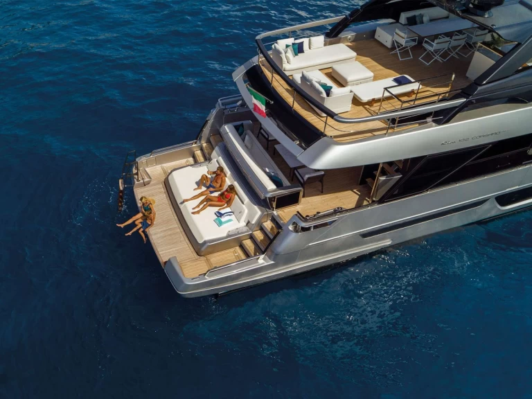 Riva ICONA charter bareboat eller skeppad i Mandelieu-la-Napoule