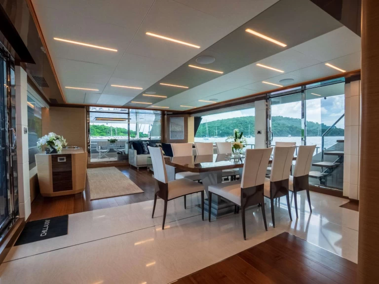 Hyra Lyx yacht med eller utan skeppare Ocean alexander Sankt Martin 