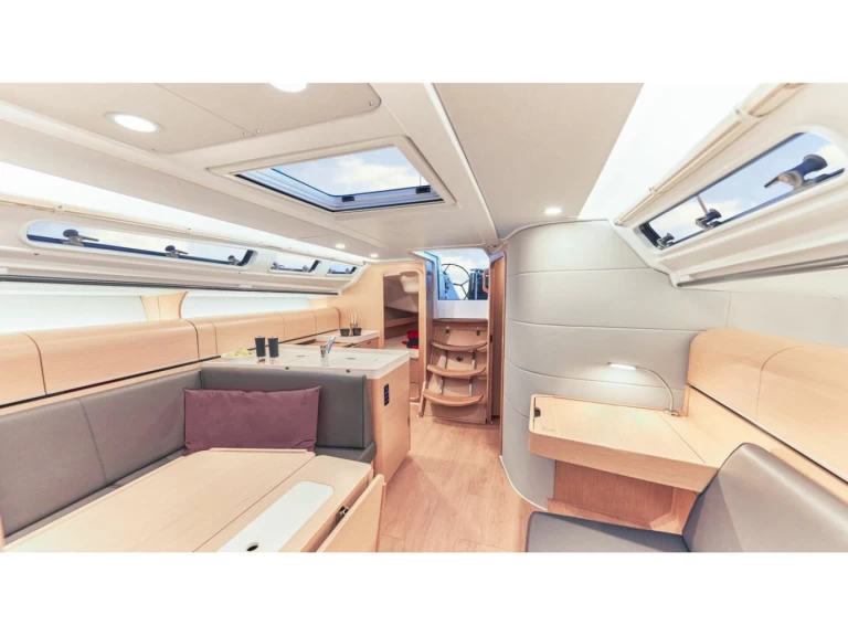 Dehler Dehler 38 charter bareboat eller skeppad i Punat