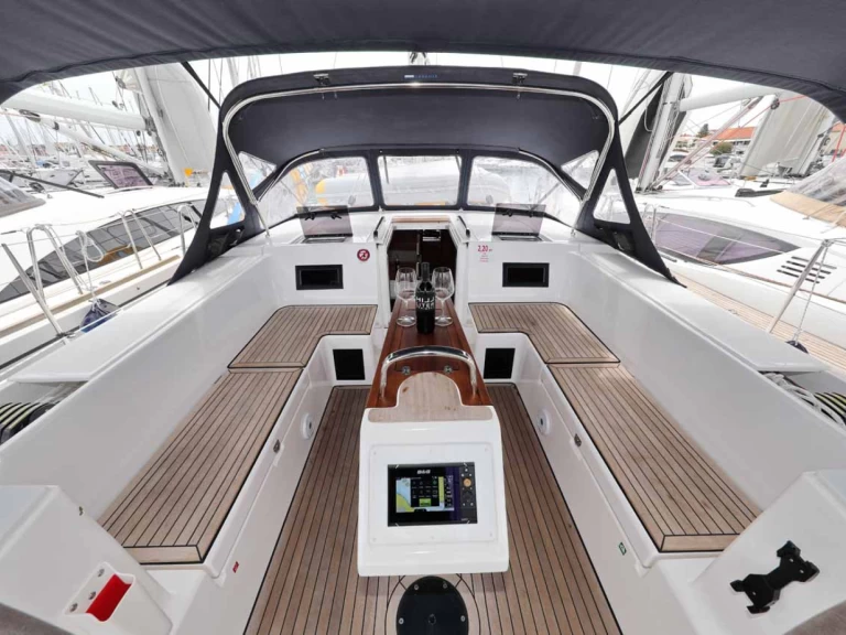 Yacht charter Murter-Kornati billig Bavaria C45 Holiday