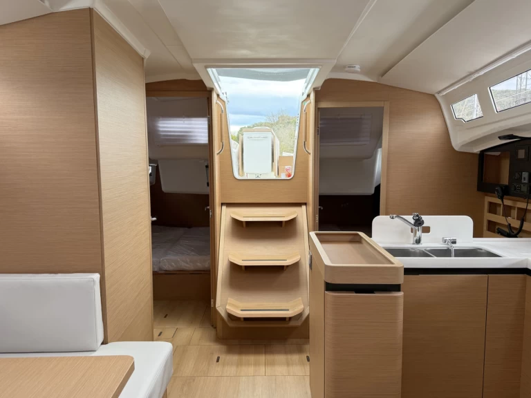 Hyra Segelbåt  med eller utan skeppare Jeanneau Rogoznica 