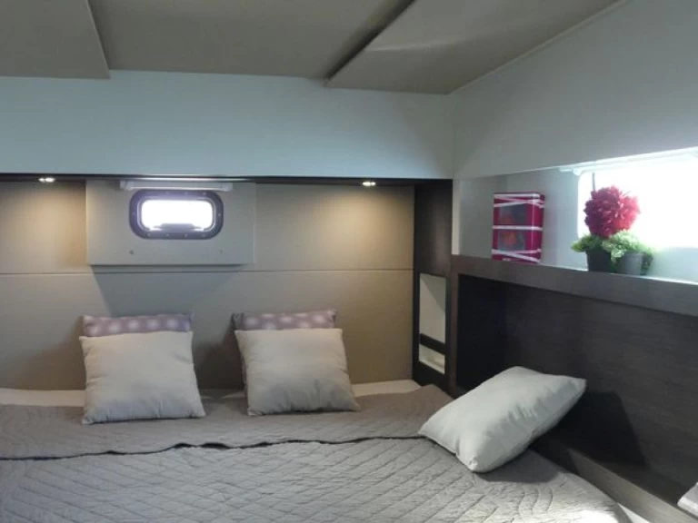 Nautitech Nautitech 40 charter bareboat eller skeppad i Anse Marcel