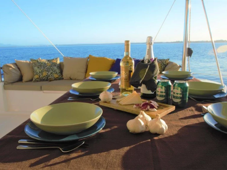 Yacht charter Bonaire billig Bali 4.5