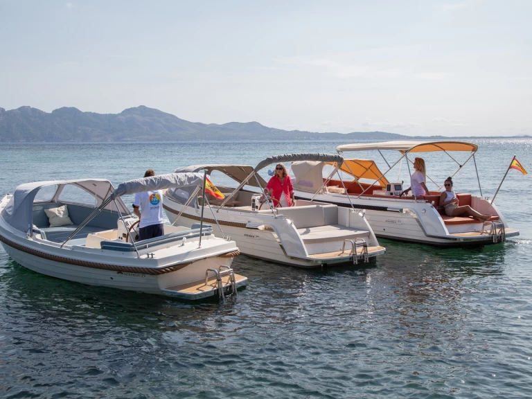 Uthyrning Motorbåt  Interboat med en båtlicens 