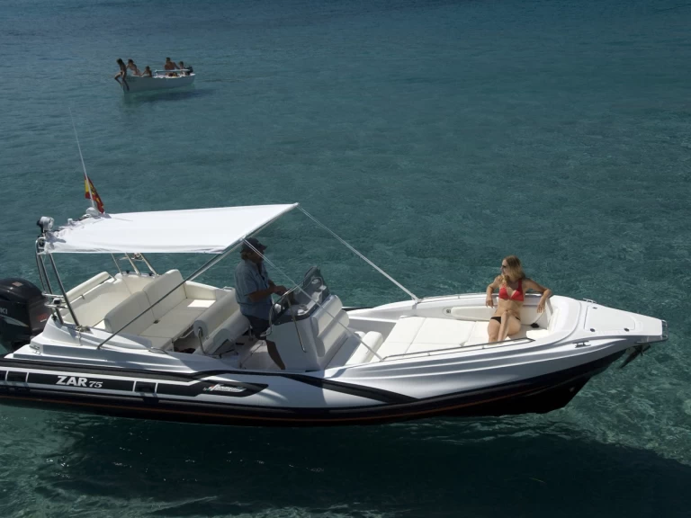 Zar 75 Suite charter bareboat eller skeppad i Hamnen i Pollenca