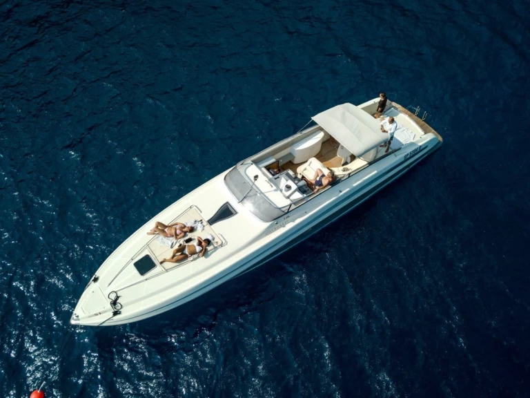 Uthyrning Motorbåt  cherokee med en båtlicens 