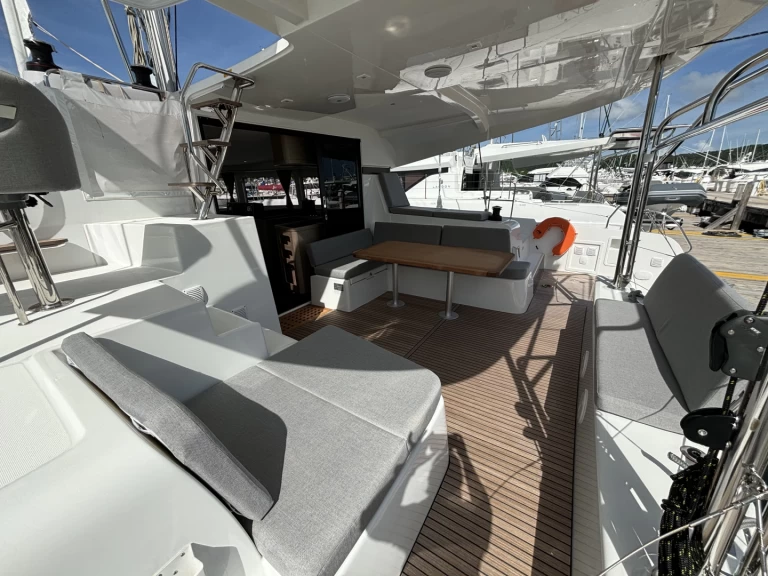 Båtuthyrning Lagoon Lagoon 42 i Playa Sardinera på Samboat 