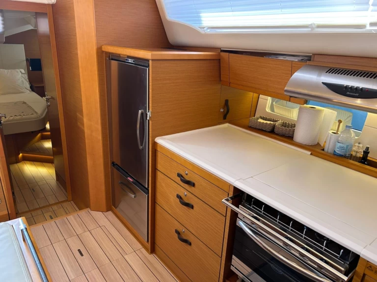 Jeanneau Jeanneau 54 charter bareboat eller skeppad i Denia