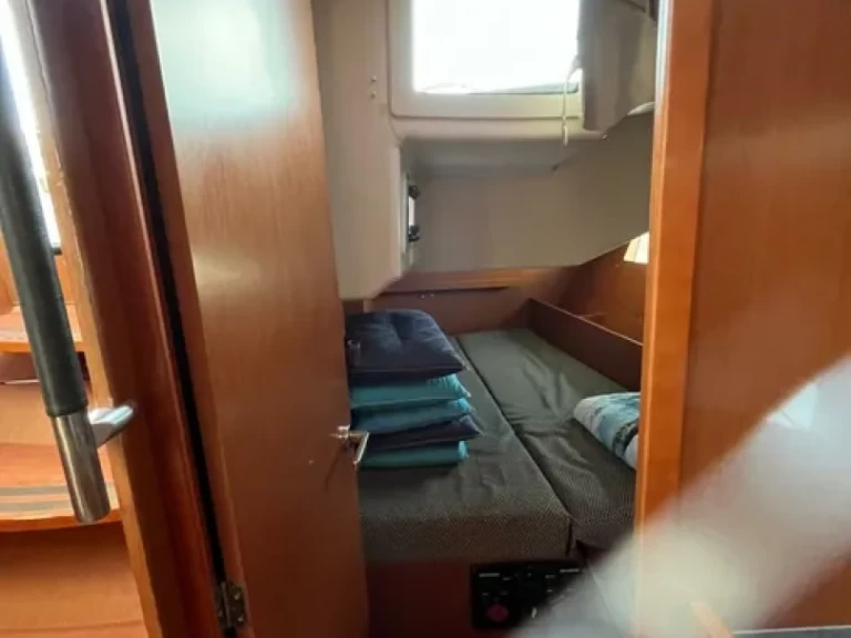 Uthyrning Segelbåt  Bénéteau med en båtlicens 