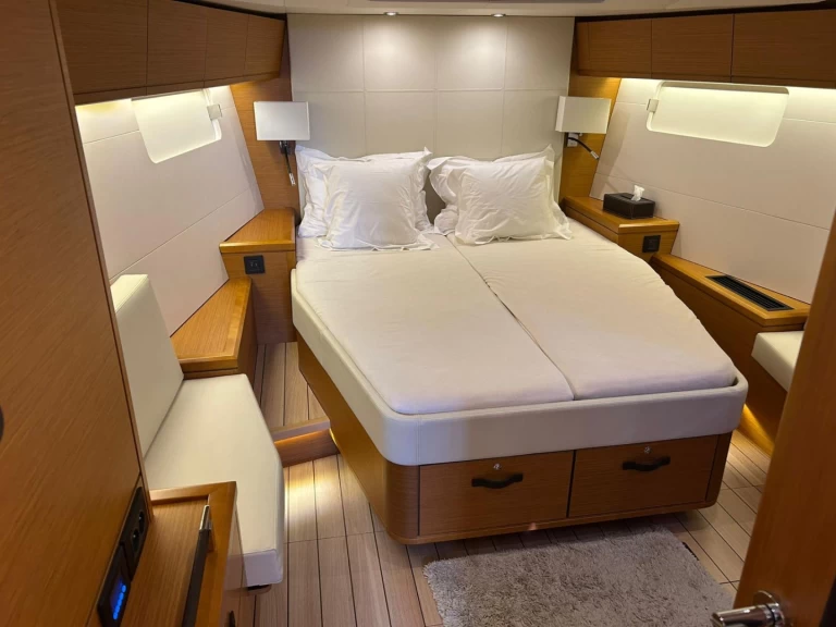 Hyra Segelbåt  med eller utan skeppare Jeanneau Denia 