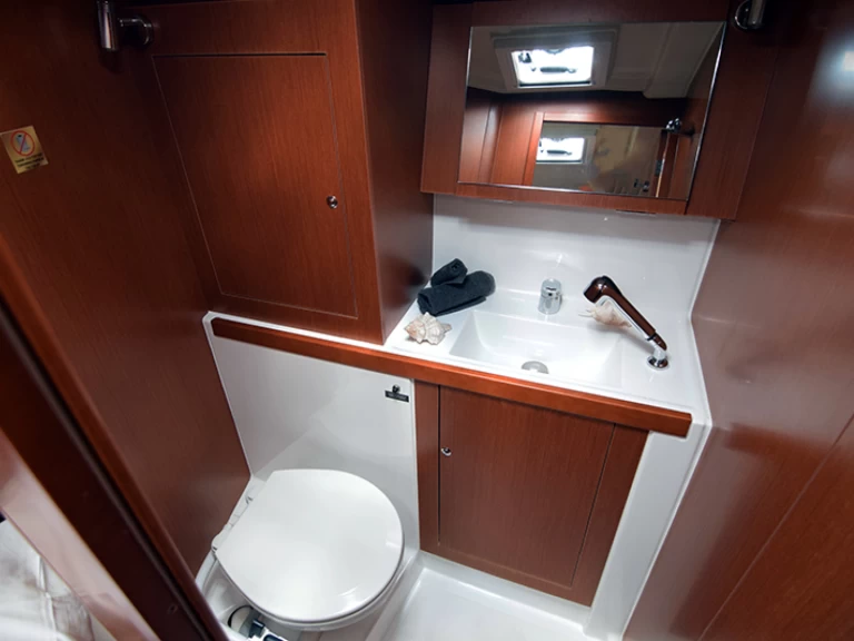 Hyra Segelbåt  med eller utan skeppare Bénéteau Alimos 