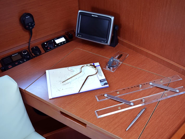 Uthyrning Segelbåt  Bénéteau med en båtlicens 