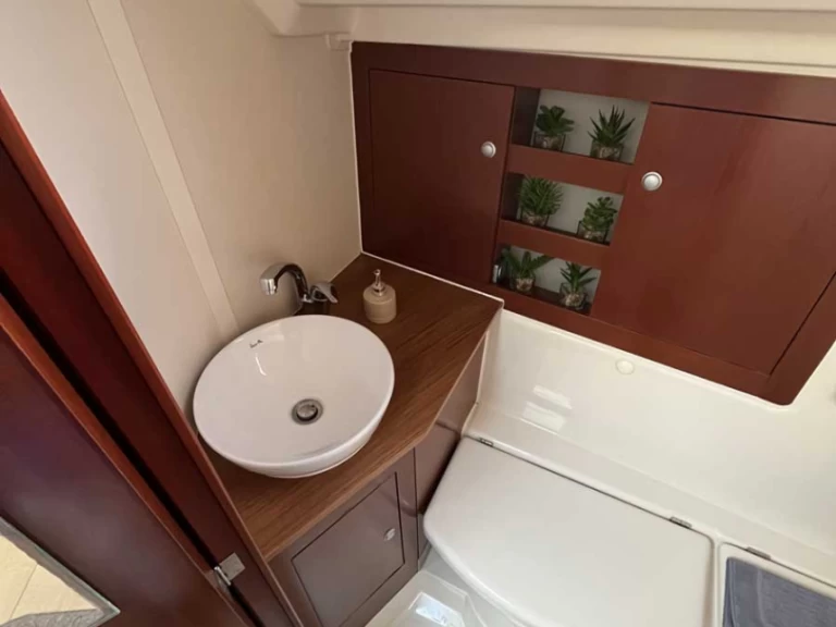 Hanse Hanse 385 charter bareboat eller skeppad i Sámi