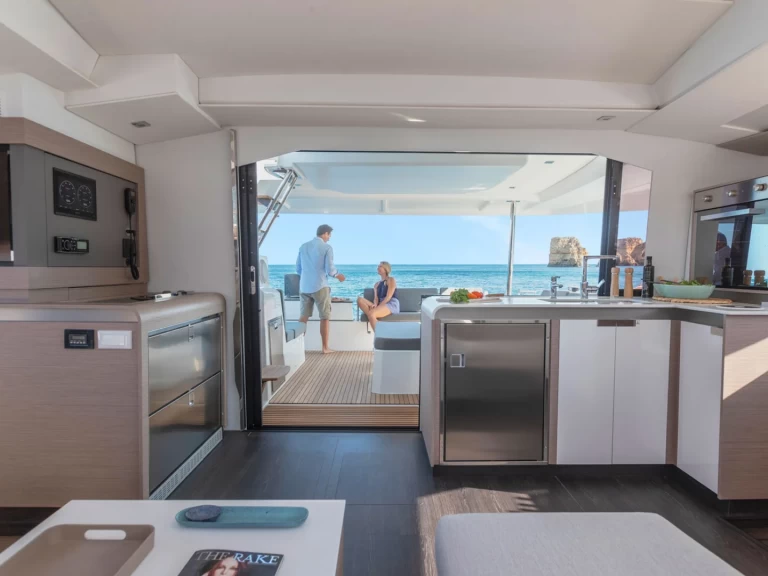 Hyr en Fountaine Pajot Elba 45 Capo d'Orlando 