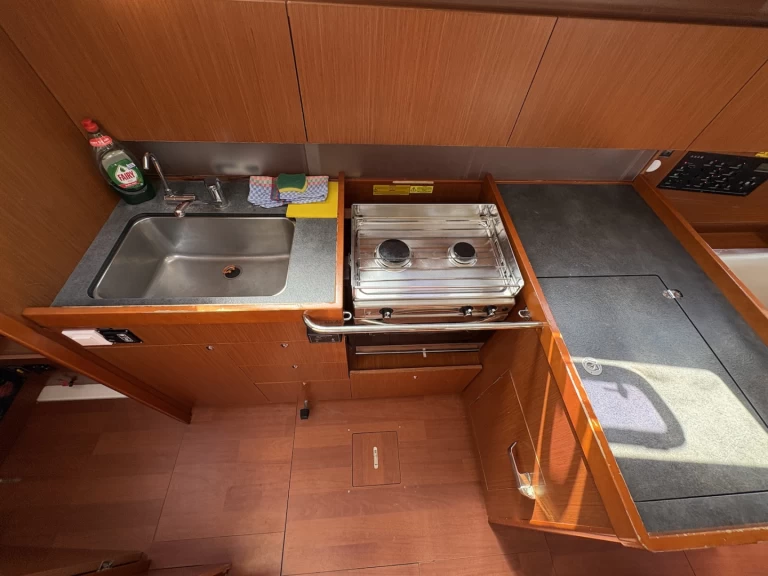 Uthyrning Segelbåt  Bénéteau med en båtlicens 