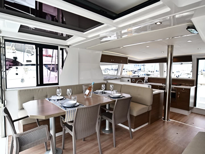 Uthyrning Katamaran  Bali med en båtlicens 