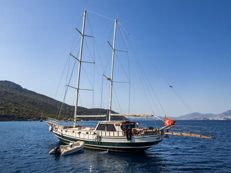 Uthyrning Segelbåt  Custom Made med en båtlicens 