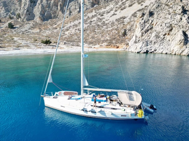 Uthyrning Segelbåt  Jeanneau med en båtlicens 