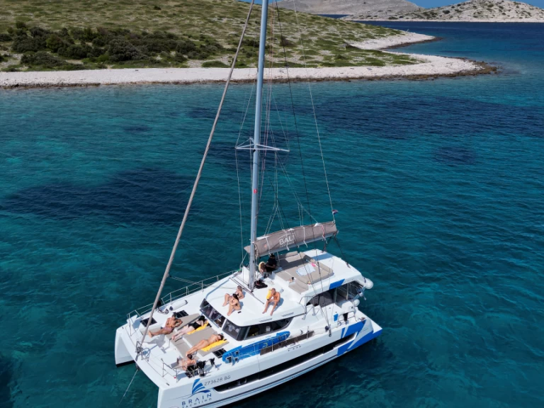 Bali Bali Catspace Voile charter bareboat eller skeppad i Donji Seget