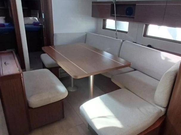 Uthyrning Segelbåt  Bénéteau med en båtlicens 