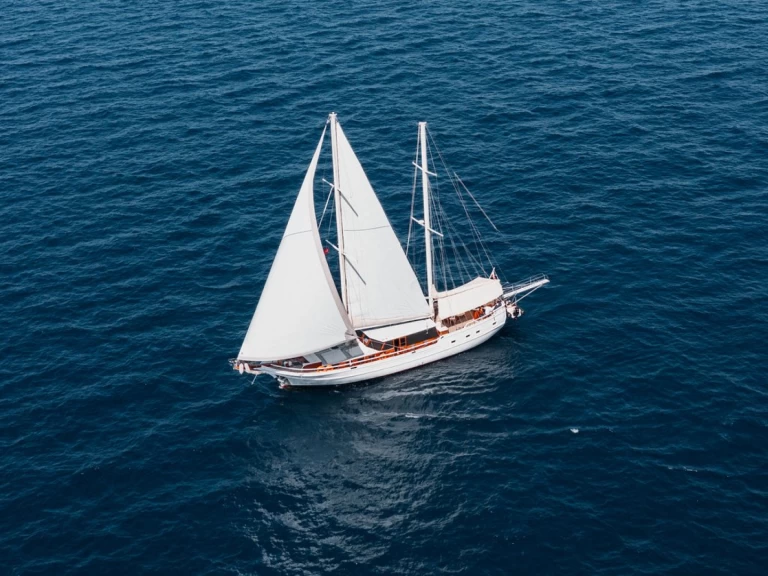 Uthyrning Segelbåt  Custom Made med en båtlicens 