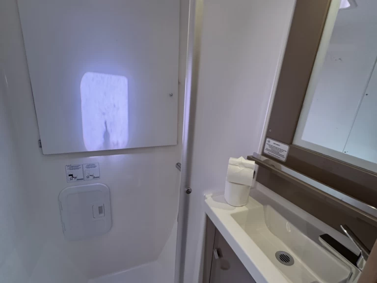 Uthyrning Katamaran  Fountaine Pajot med en båtlicens 