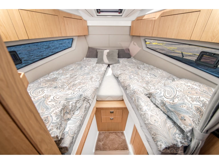 Uthyrning Motorbåt  Grandezza med en båtlicens 