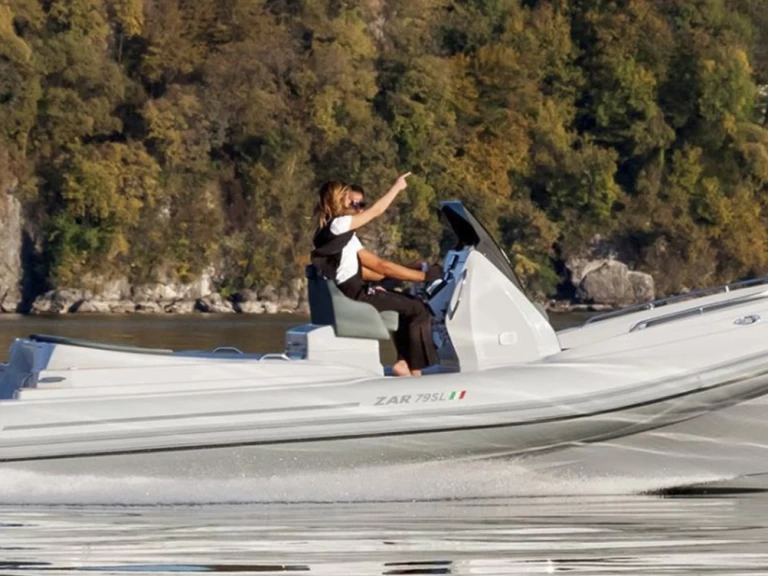 Uthyrning RIB Zar med en båtlicens 