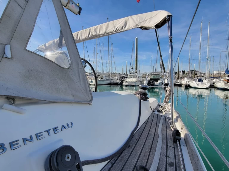 Bénéteau Oceanis 31 Dl charter bareboat eller skeppad i Saint-Quay-Portrieux