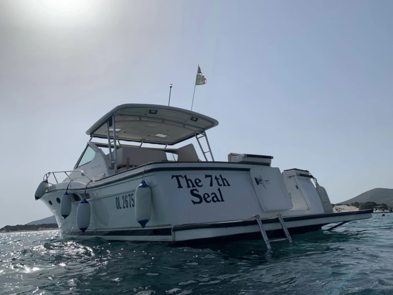 Uthyrning Motorbåt  Tiara med en båtlicens 