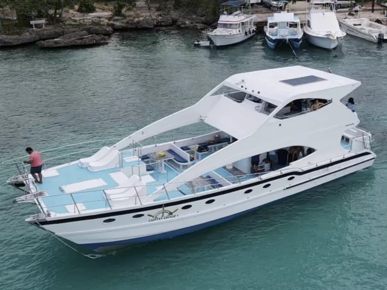 Uthyrning Katamaran  Custom Made med en båtlicens 