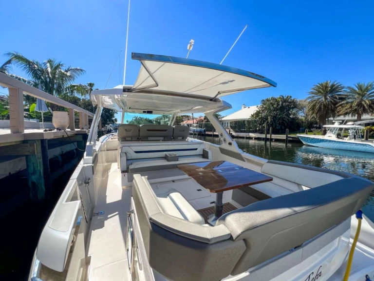 Hyra Lyx yacht med eller utan skeppare Tiara Palm Beach 