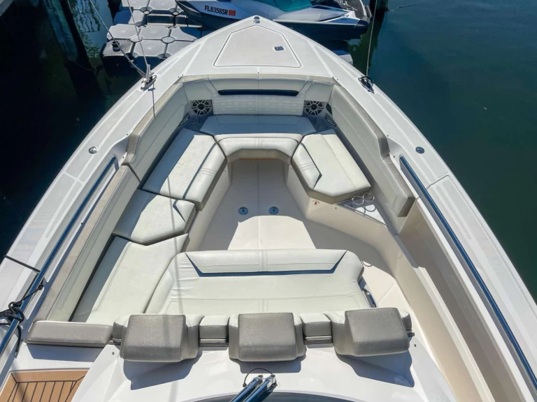 Hyra Lyx yacht med eller utan skeppare Tiara Palm Beach 