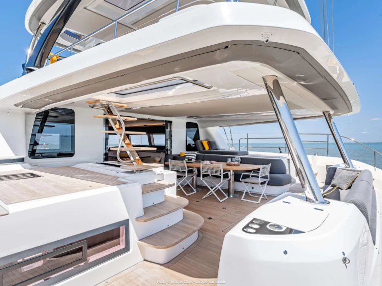 Hyra Lyx yacht med eller utan skeppare Lagoon Barcelona 
