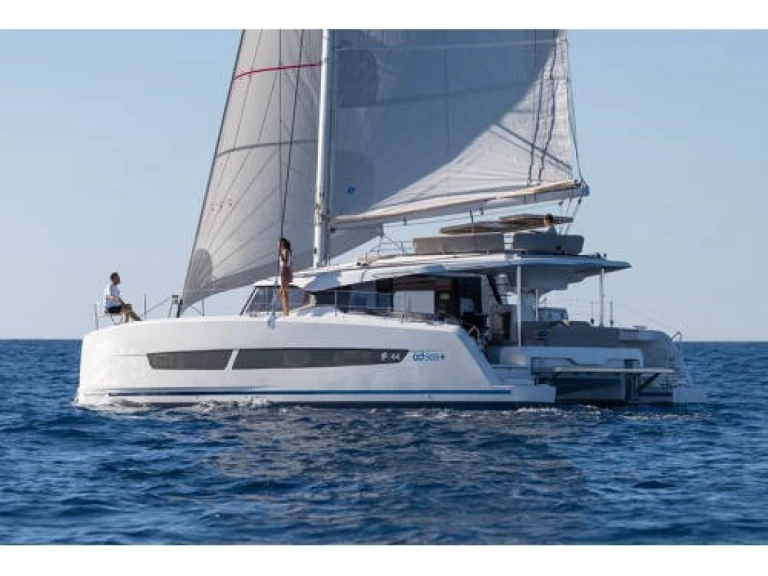 Fountaine Pajot Fountaine Pajot New 44 charter bareboat eller skeppad i Paros (ostrov)