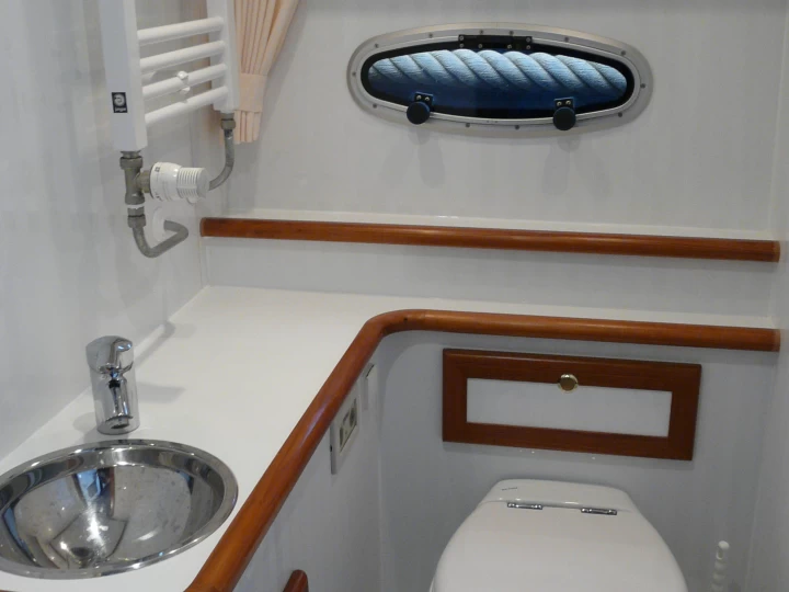 Yacht charter Drachten billig Deluxe 42