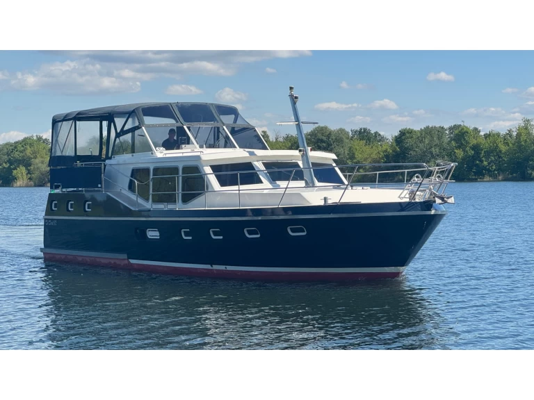 De Drait Renal 45 charter bareboat eller skeppad i Drachten